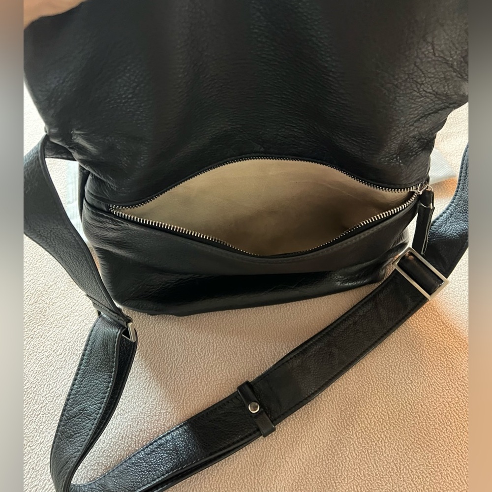 Ackermann Fold over London Leather Bag - Picture 6 of 15